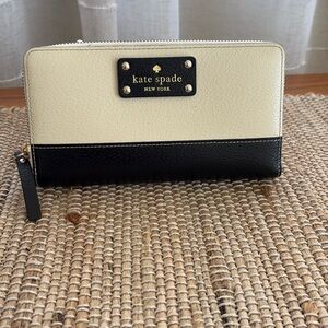 Kate Spade New York wallet